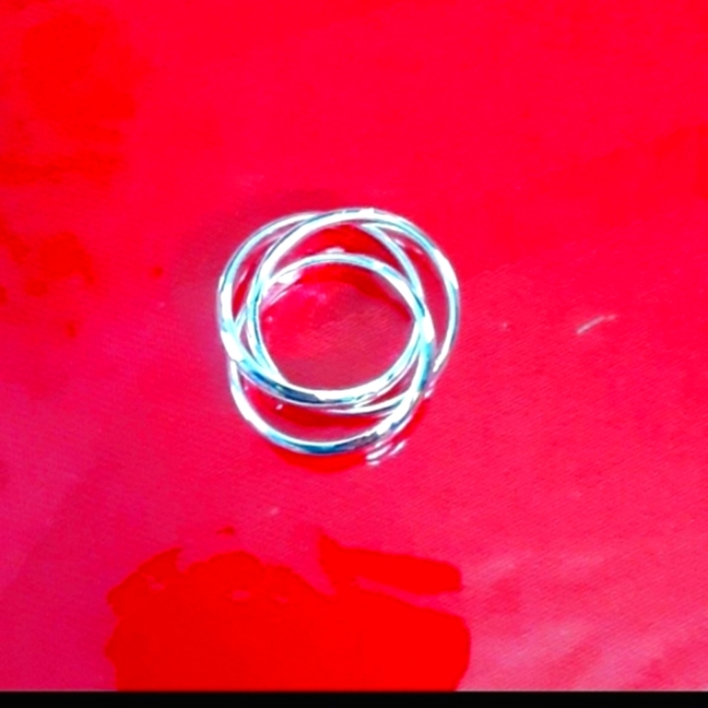 Sterling Silver interlocking Ring - Picture 2 of 3